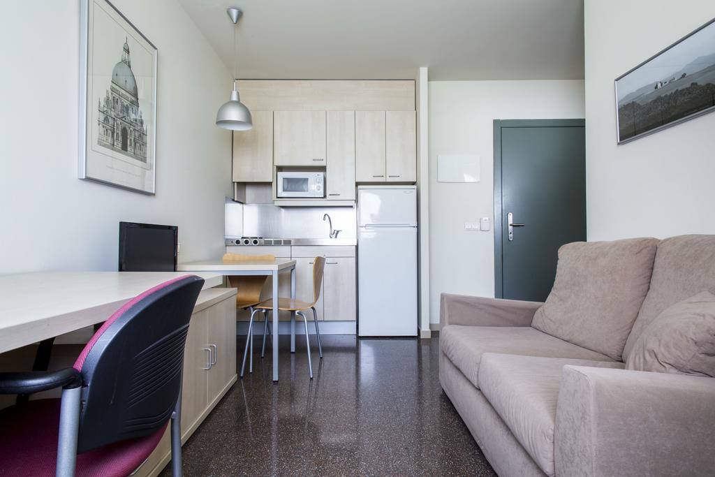 Residencia Universitaria Resa Los Abedules Pamplona Exteriér fotografie